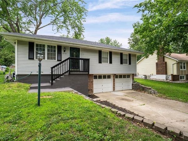 1210 SE 5th Street, Lee's Summit, MO 64063