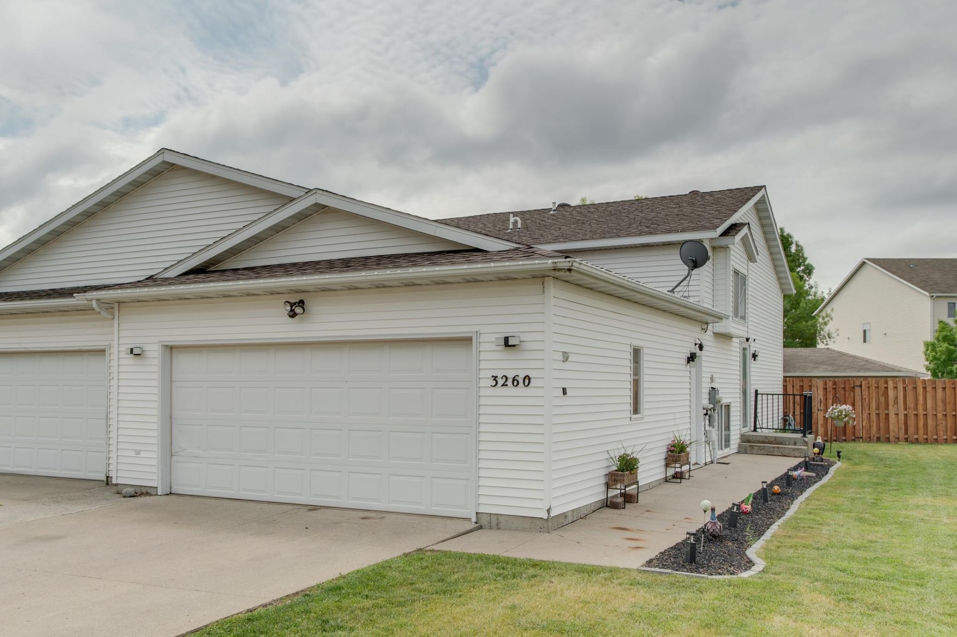 3260 35th Avenue S, Fargo, ND 58104 Main Photo