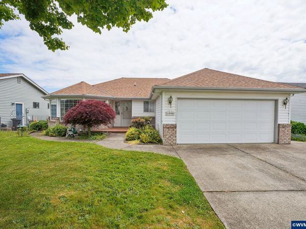 1990 Camellia Wy, Woodburn, OR 97071