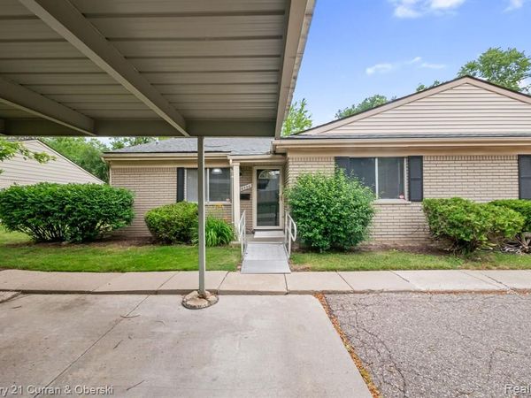 26596 Franklin Pointe Drive, Southfield, MI 48034