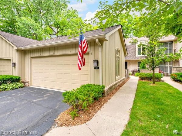 1106 Hillpointe Circle , Bloomfield Hills, MI 48304