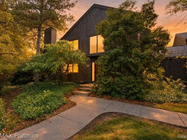 32 Haverhill Court, Ann Arbor, MI 48105