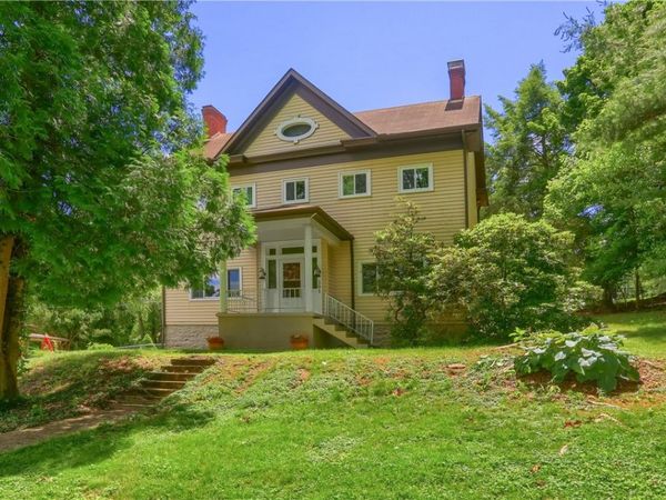 201 Center Avenue, Oakdale, PA 15071