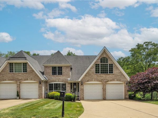 152 Saint Ives Way , Zelienople, PA 16063
