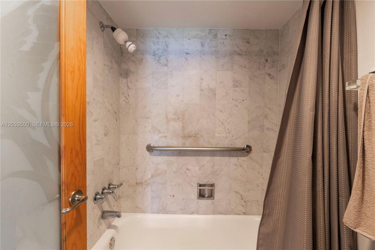 1450 Brickell Bay Dr, Unit 602, Miami, FL 33131 Photo