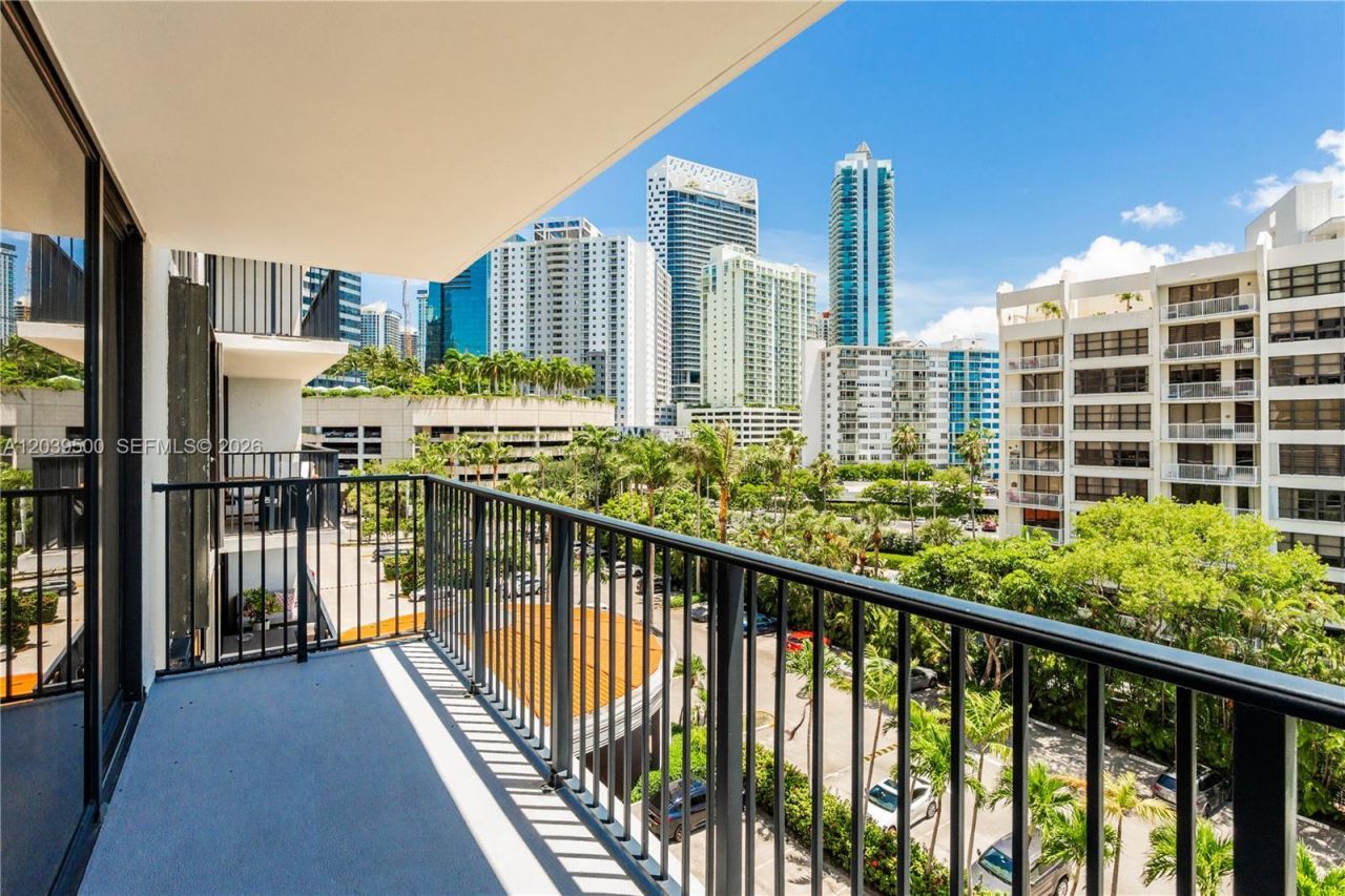 1450 Brickell Bay Dr, Unit 602, Miami, FL 33131 Photo