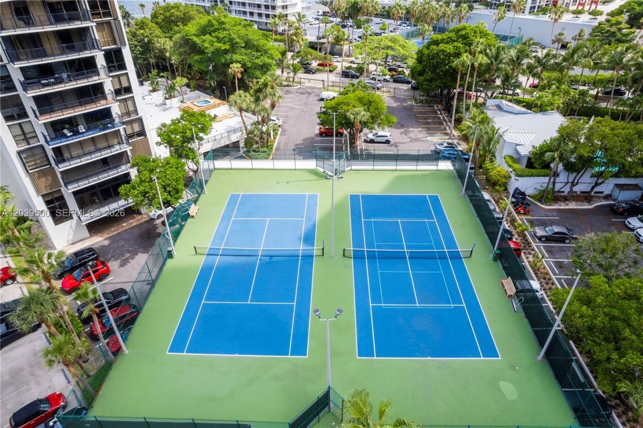1450 Brickell Bay Dr, Unit 602, Miami, FL 33131 Photo