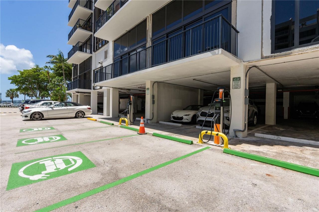 1450 Brickell Bay Dr, Unit 602, Miami, FL 33131 Photo