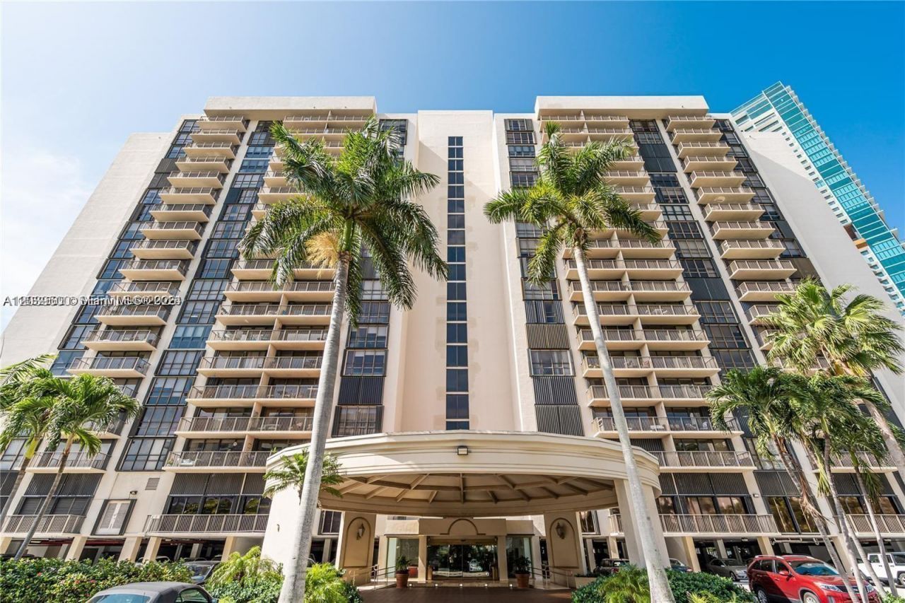 1450 Brickell Bay Dr, Unit 602, Miami, FL 33131 Photo