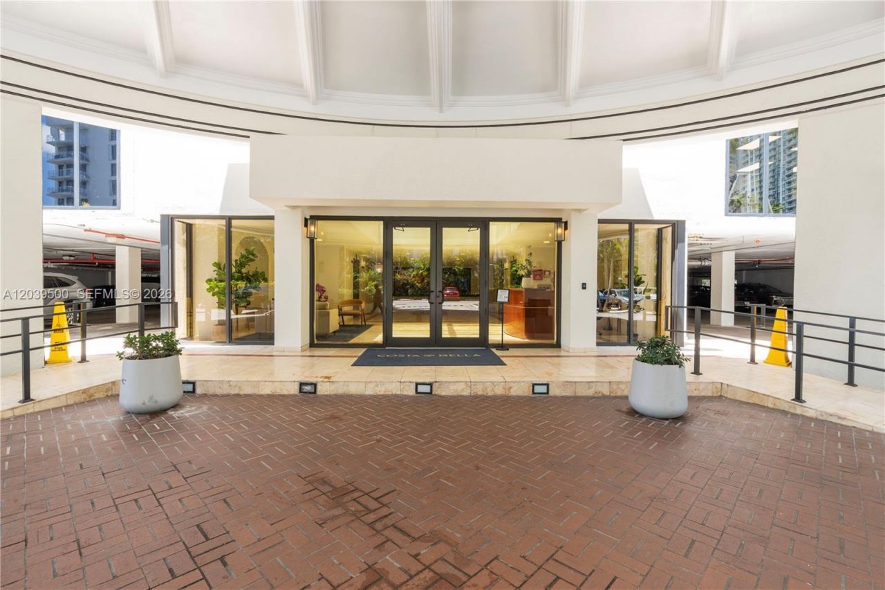 1450 Brickell Bay Dr, Unit 602, Miami, FL 33131 Photo