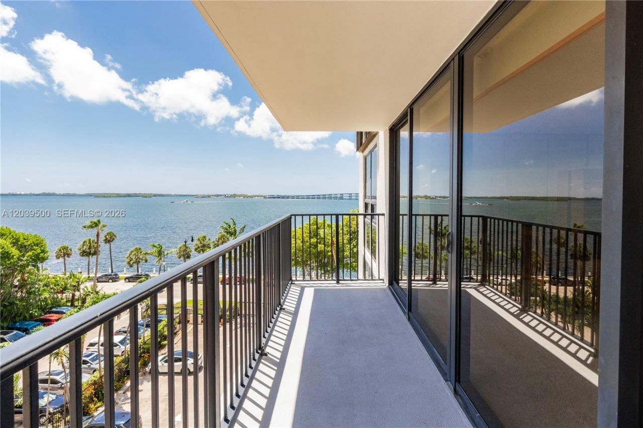 1450 Brickell Bay Dr, Unit 602, Miami, FL 33131 Photo