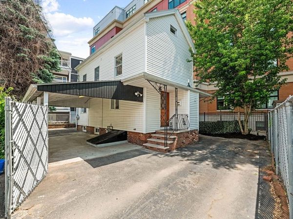 352R Somerville Avenue, Somerville, MA 02143