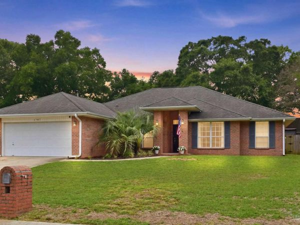 1787 Condor Dr, Cantonment, FL 32533
