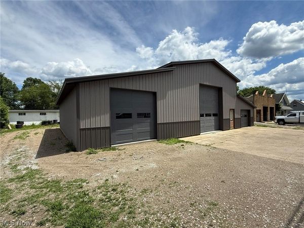 1015 Trenton Avenue, Uhrichsville, OH 44683