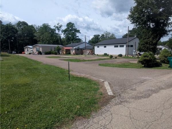 860 Grove Road , Zanesville, OH 43701