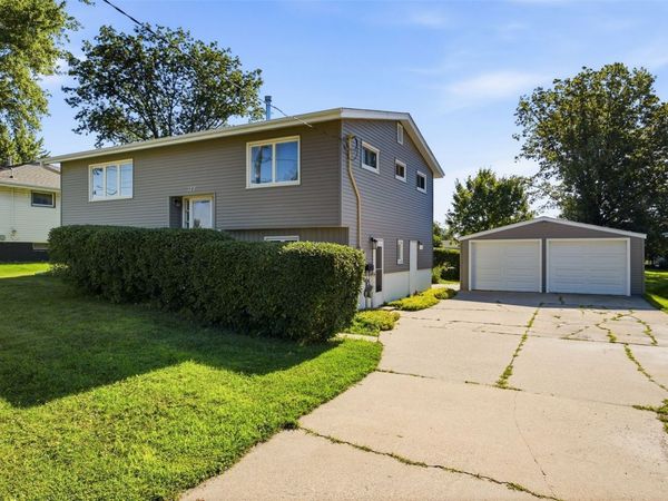 123 Edgewood Road SW, Cedar Rapids, IA 52404