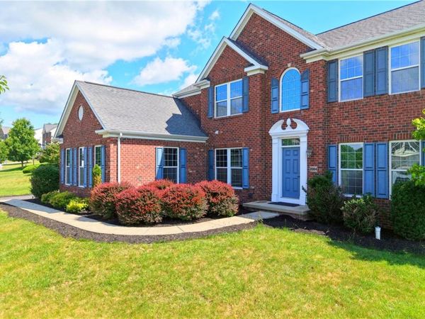 2084 Majestic Dr , Canonsburg, PA 15317