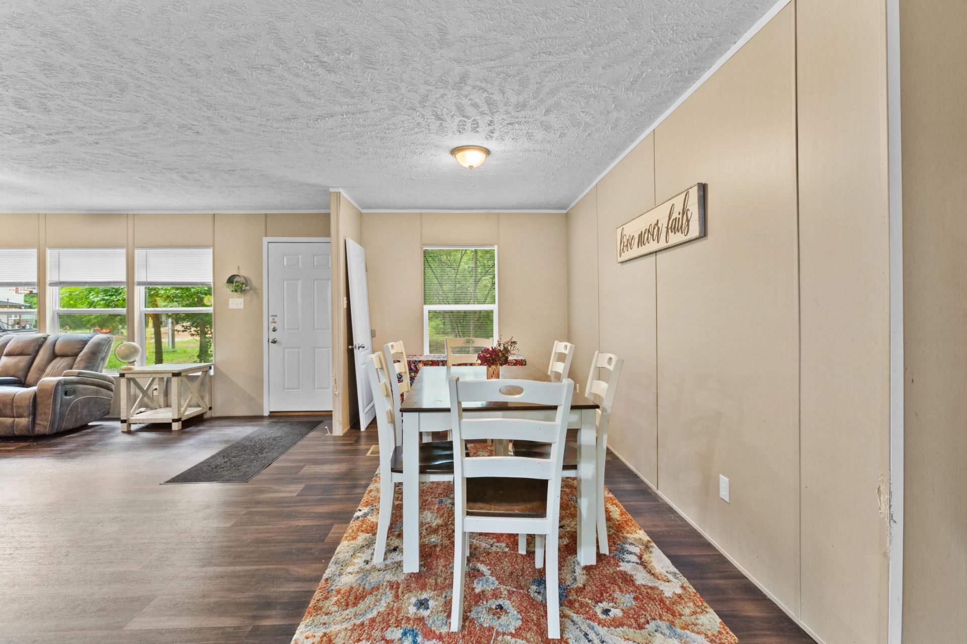 193 Mott Drive Photo 8