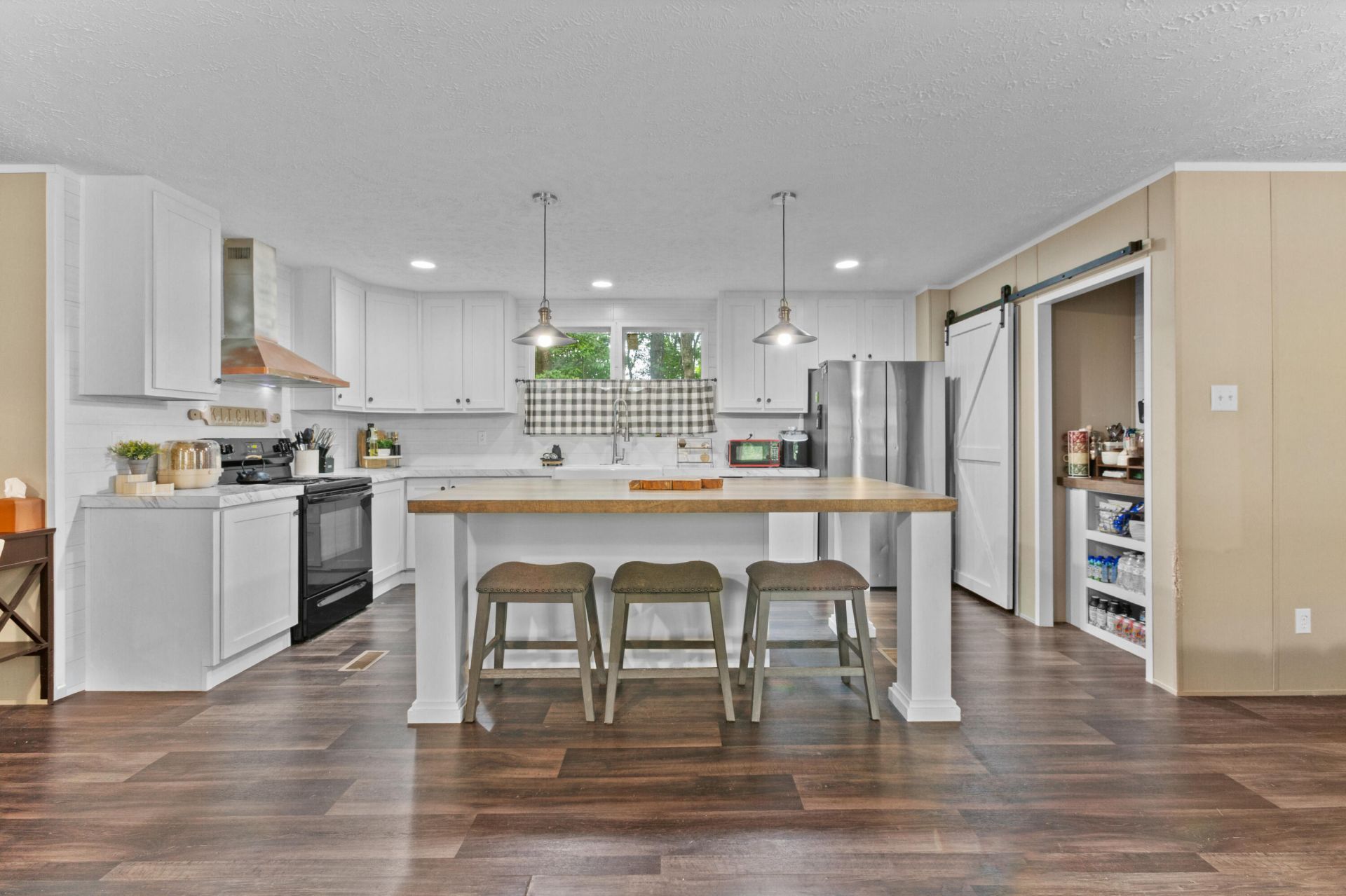 193 Mott Drive Photo 9