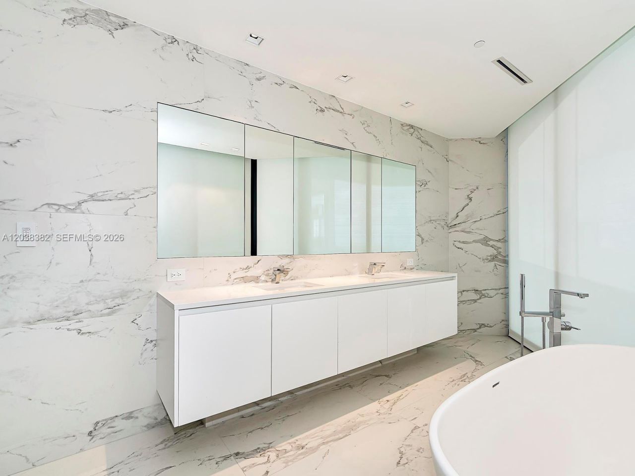 1000 Biscayne Blvd , Unit 2002, Miami, FL 33132 Photo