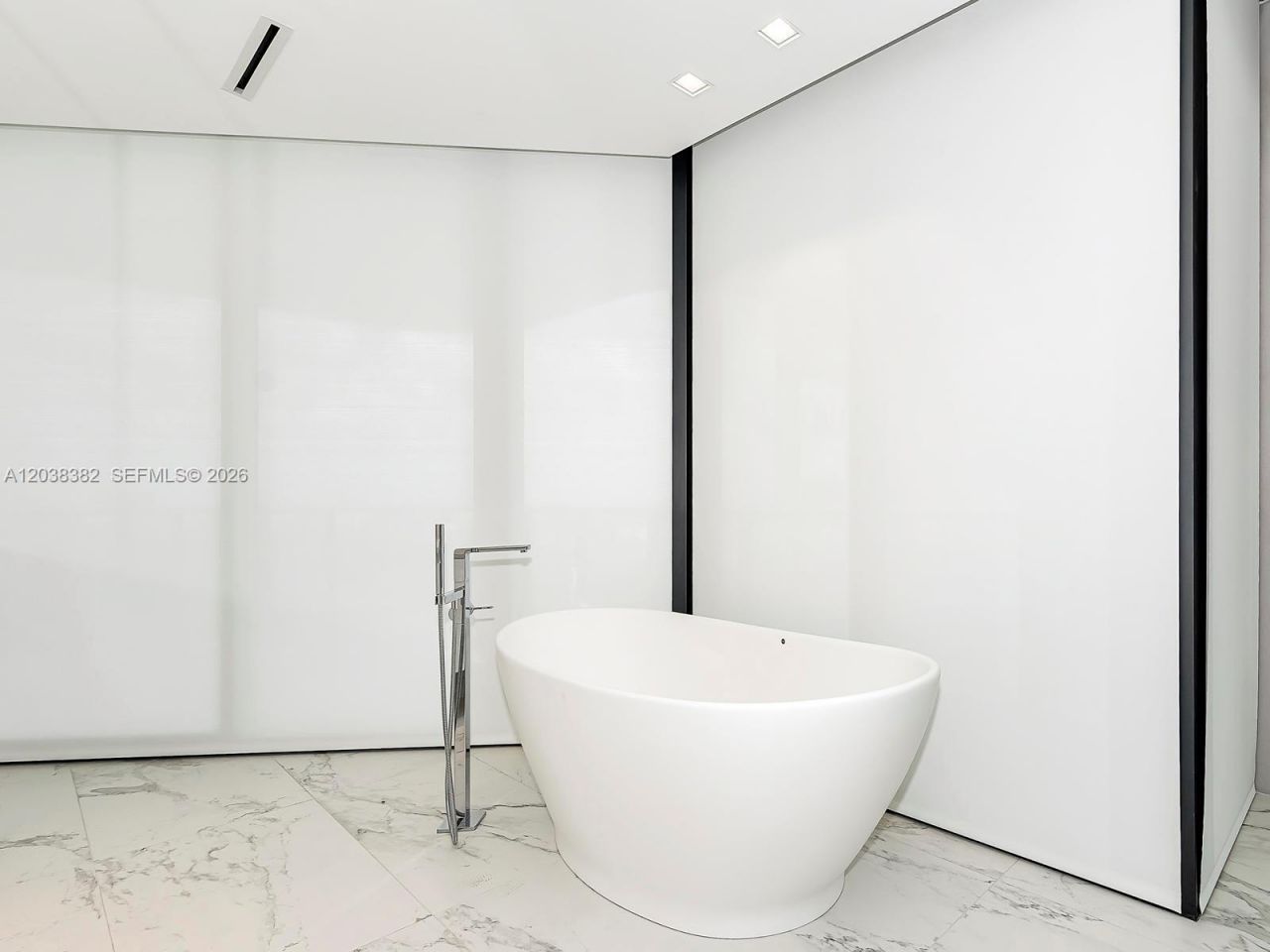 1000 Biscayne Blvd , Unit 2002, Miami, FL 33132 Photo
