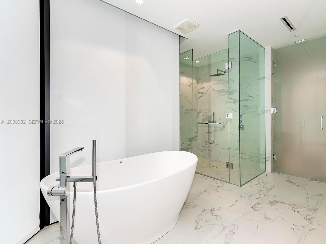 1000 Biscayne Blvd , Unit 2002, Miami, FL 33132 Photo