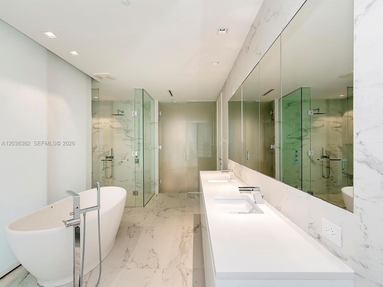 1000 Biscayne Blvd , Unit 2002, Miami, FL 33132 Photo