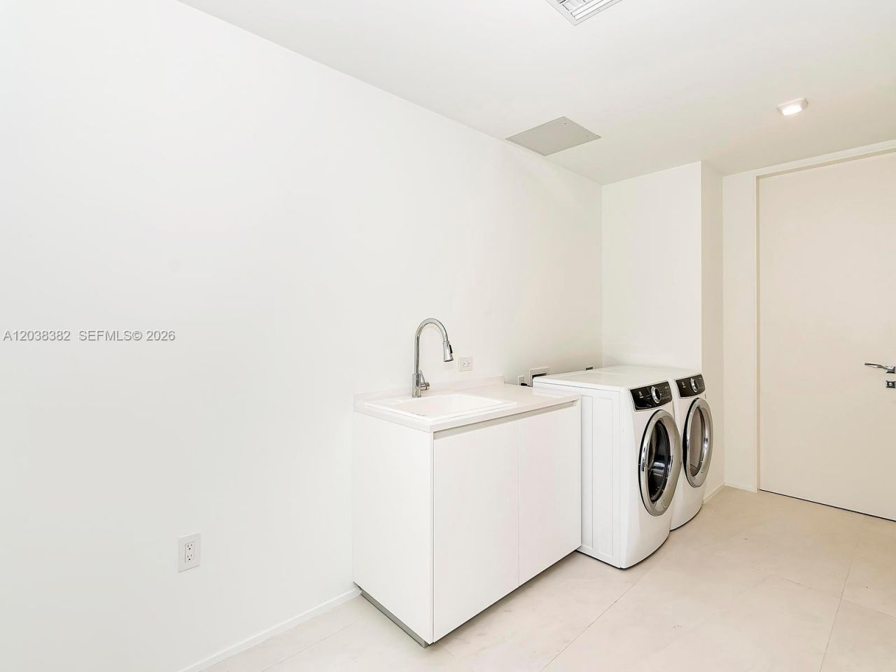 1000 Biscayne Blvd , Unit 2002, Miami, FL 33132 Photo