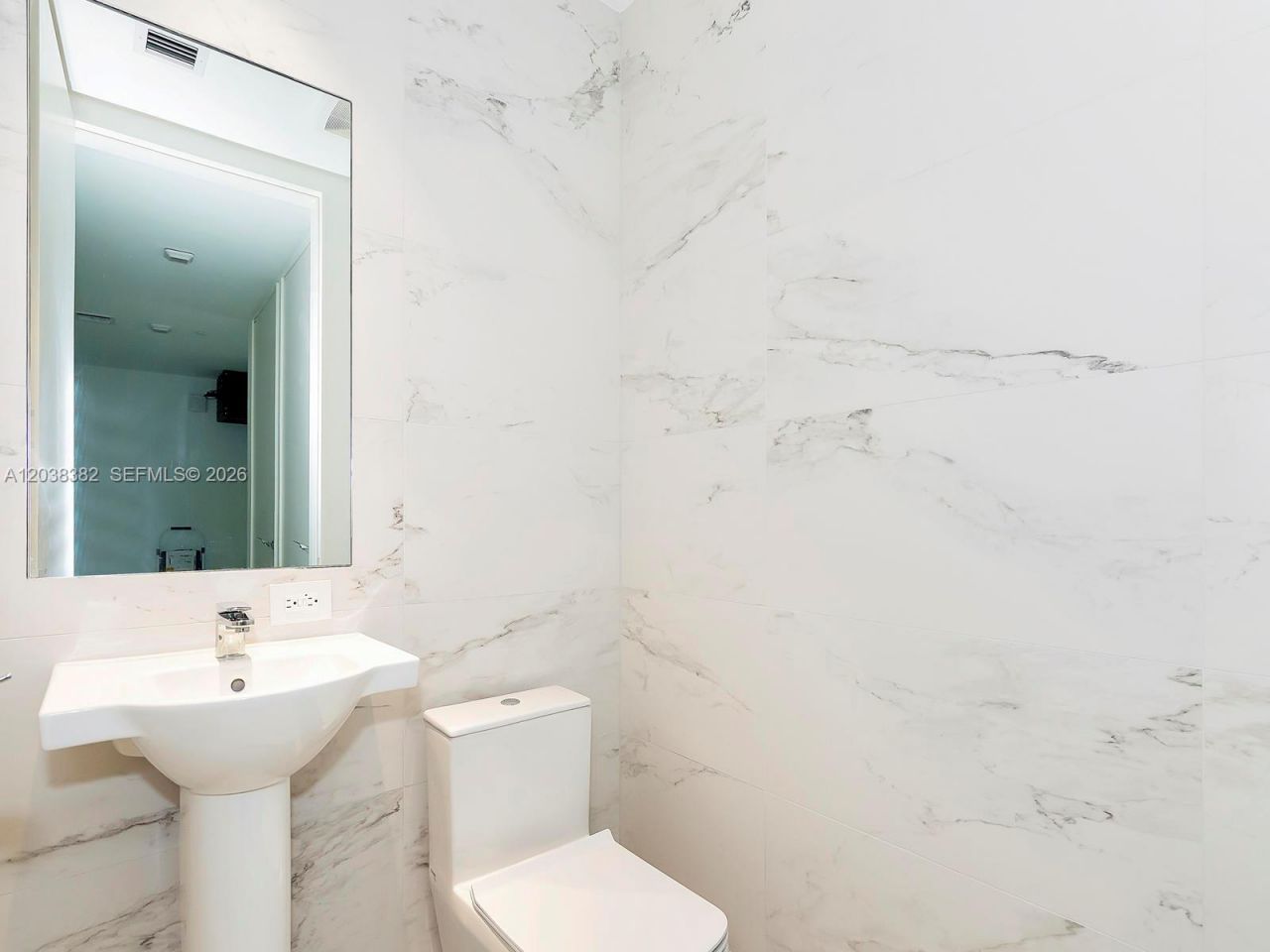 1000 Biscayne Blvd , Unit 2002, Miami, FL 33132 Photo
