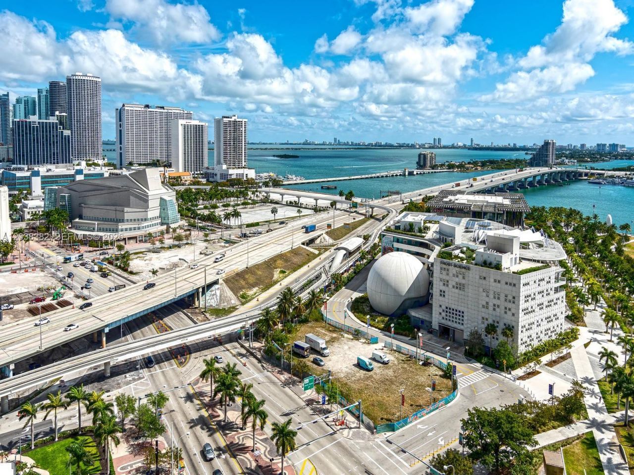 1000 Biscayne Blvd , Unit 2002, Miami, FL 33132 Photo