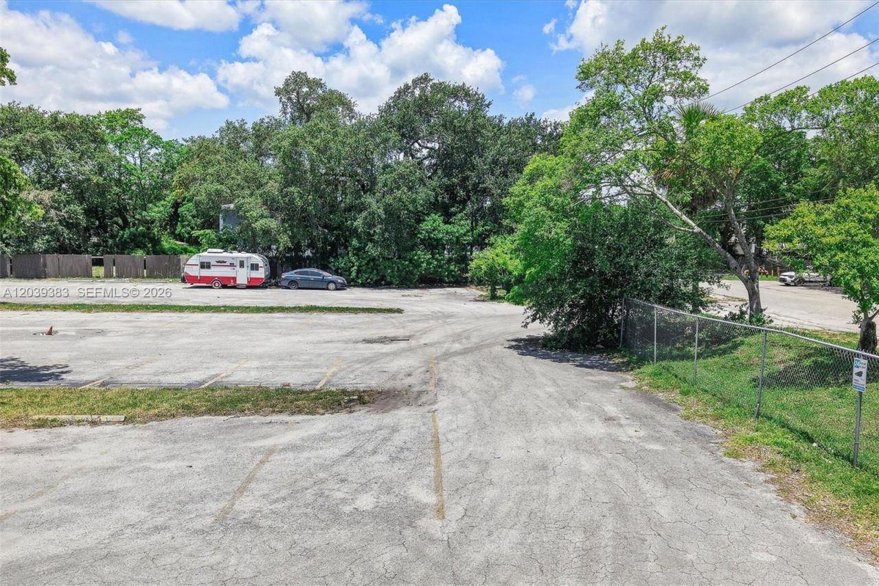 1st Ave NW 166 St , Miami, FL 33169 Photo