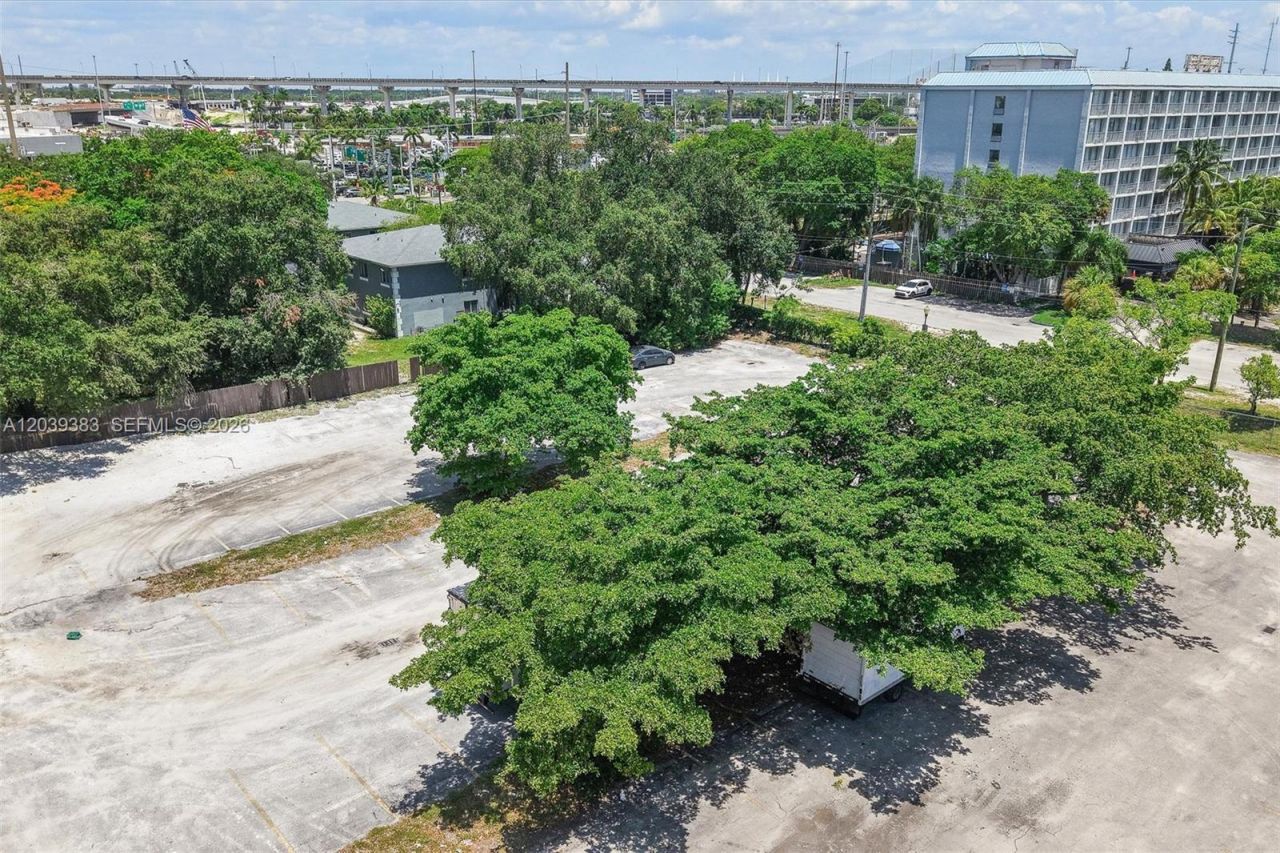 1st Ave NW 166 St , Miami, FL 33169 Photo