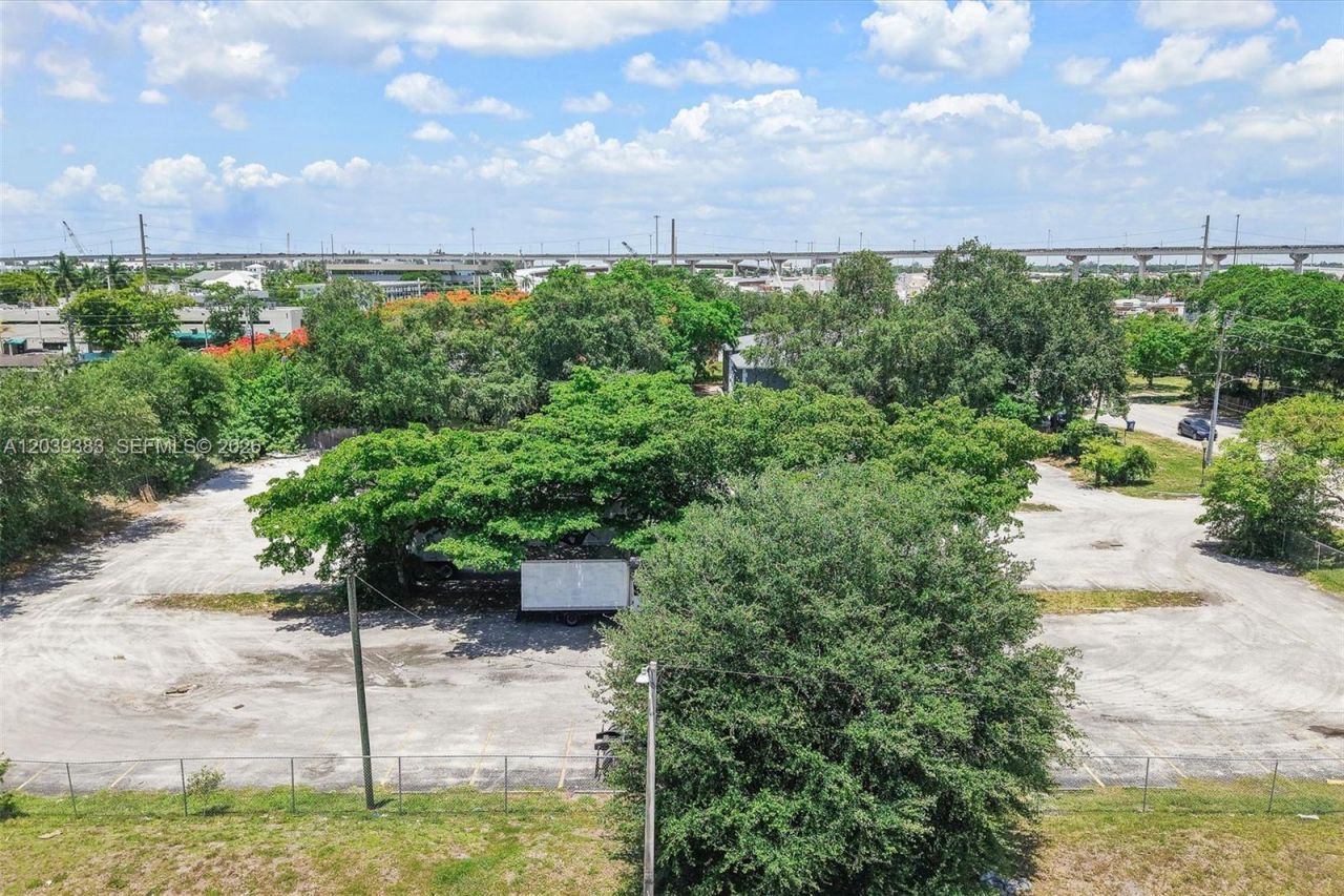 1st Ave NW 166 St , Miami, FL 33169 Photo