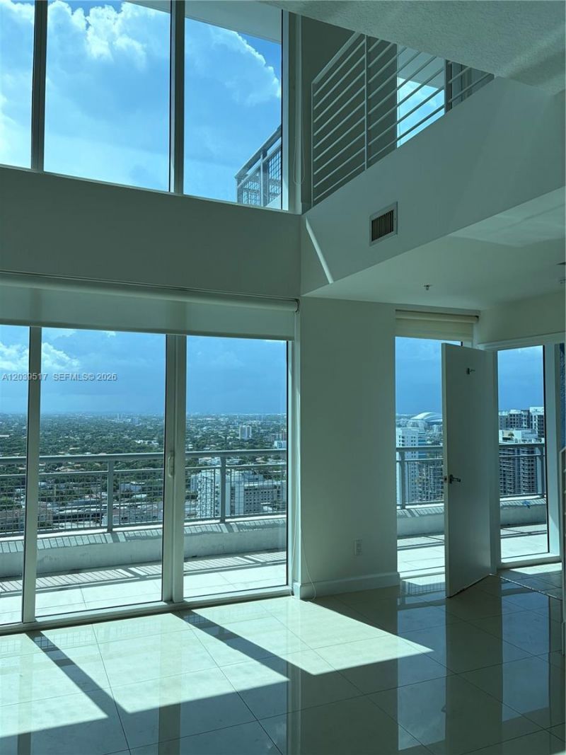 60 SW 13th St, Unit 2819, Miami, FL 33130 Photo