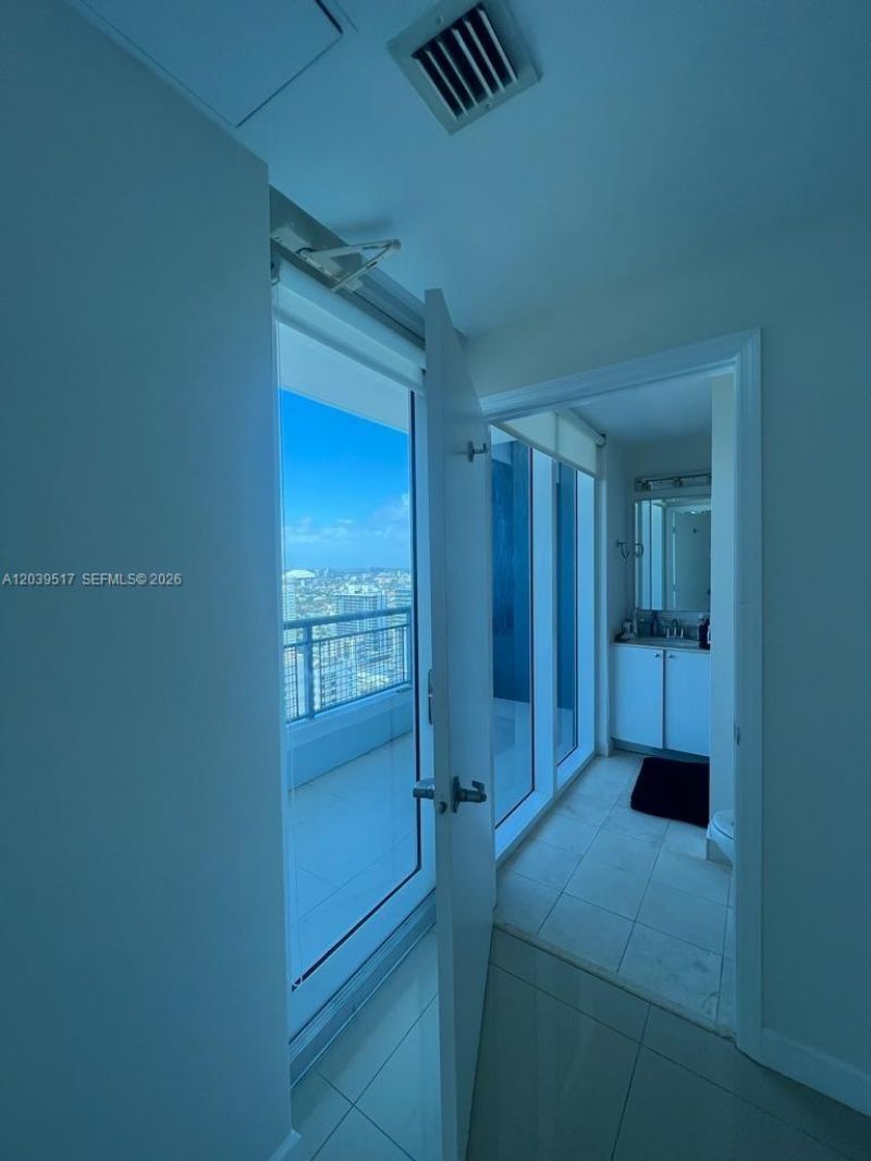60 SW 13th St , Unit 2819, Miami, FL 33130 Photo