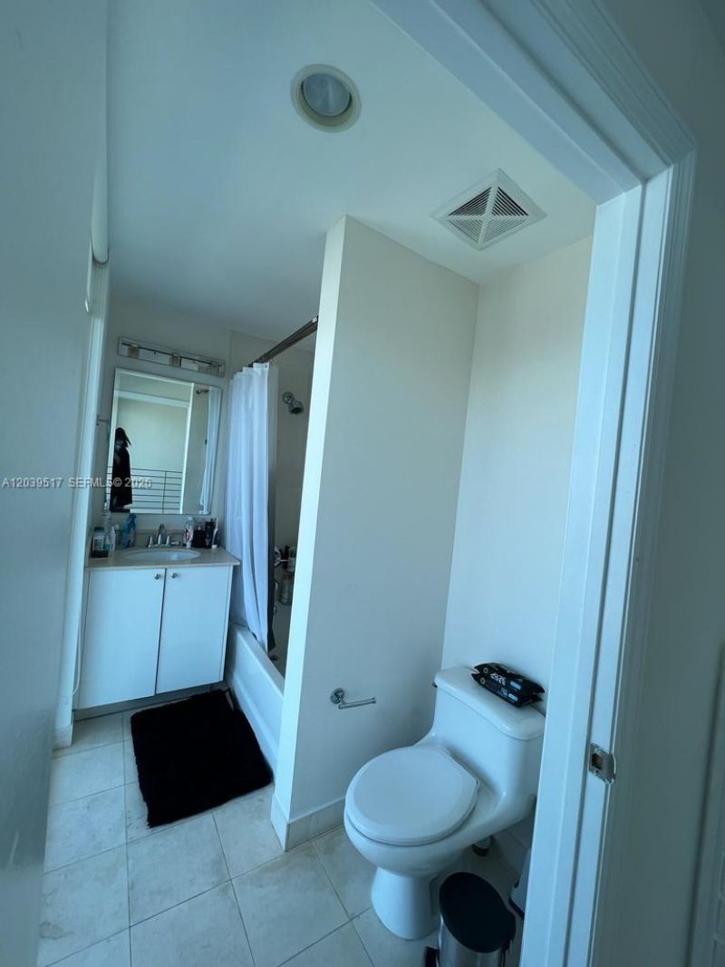 60 SW 13th St , Unit 2819, Miami, FL 33130 Photo