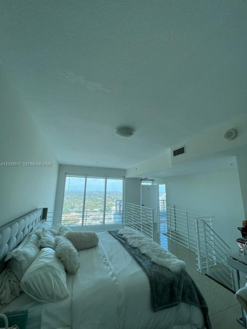 60 SW 13th St , Unit 2819, Miami, FL 33130 Photo