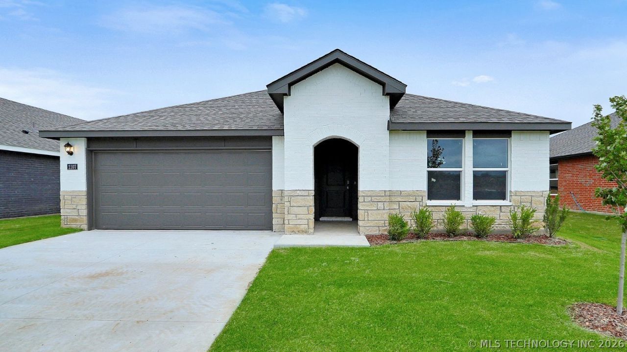 2107 E San Antonio Street, Broken Arrow, OK 74011 Main Photo