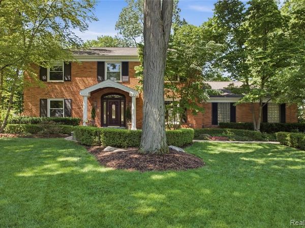28785 Oak Point Drive, Farmington Hills, MI 48331