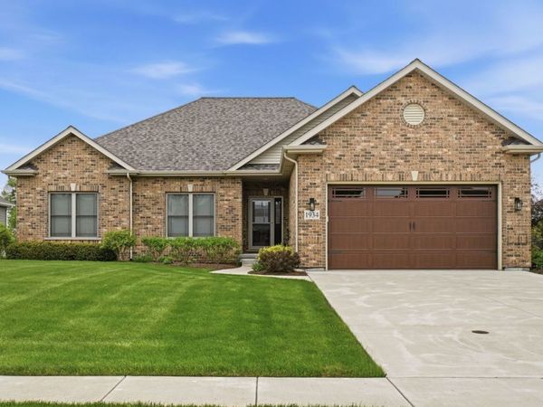 1934 Parkside Drive , Sycamore, IL 60178
