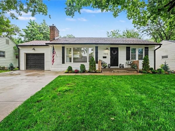 7515 Juniper Drive, Prairie Village, KS 66208
