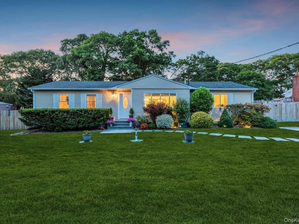 116 W Tiana Road , Hampton Bays, NY 11946