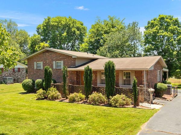 2404 Calloway Circle, Lenoir City, TN 37772