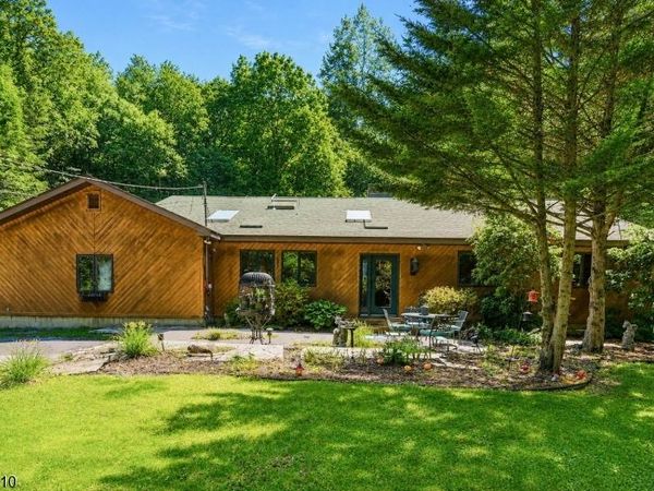 15 Lower North Shore Rd, Frankford, NJ 07826