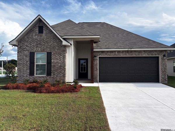 2157 Sherri's Way, Port Allen, LA 70767