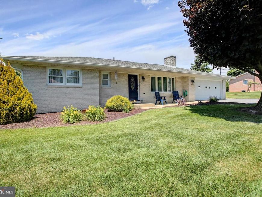 1009 Willowbrook Drive, Chambersburg, PA 17202 Main Photo