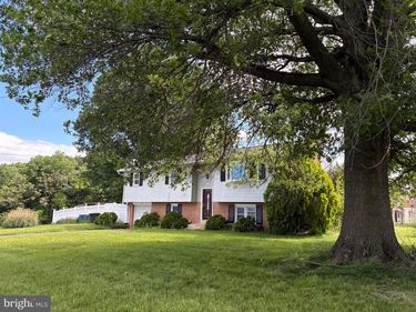 479 SUE DRIVE, HUMMELSTOWN, PA 17036