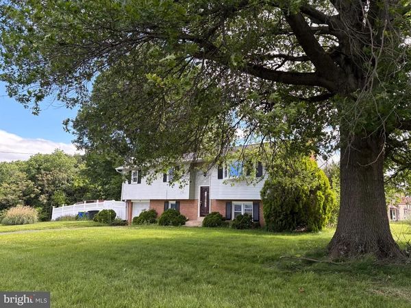 479 SUE DRIVE , HUMMELSTOWN, PA 17036