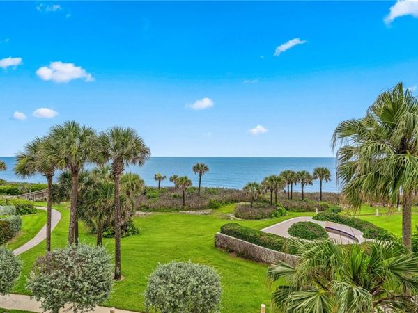 8866 N Sea Oaks Way, Unit 208, Vero Beach, FL 32963