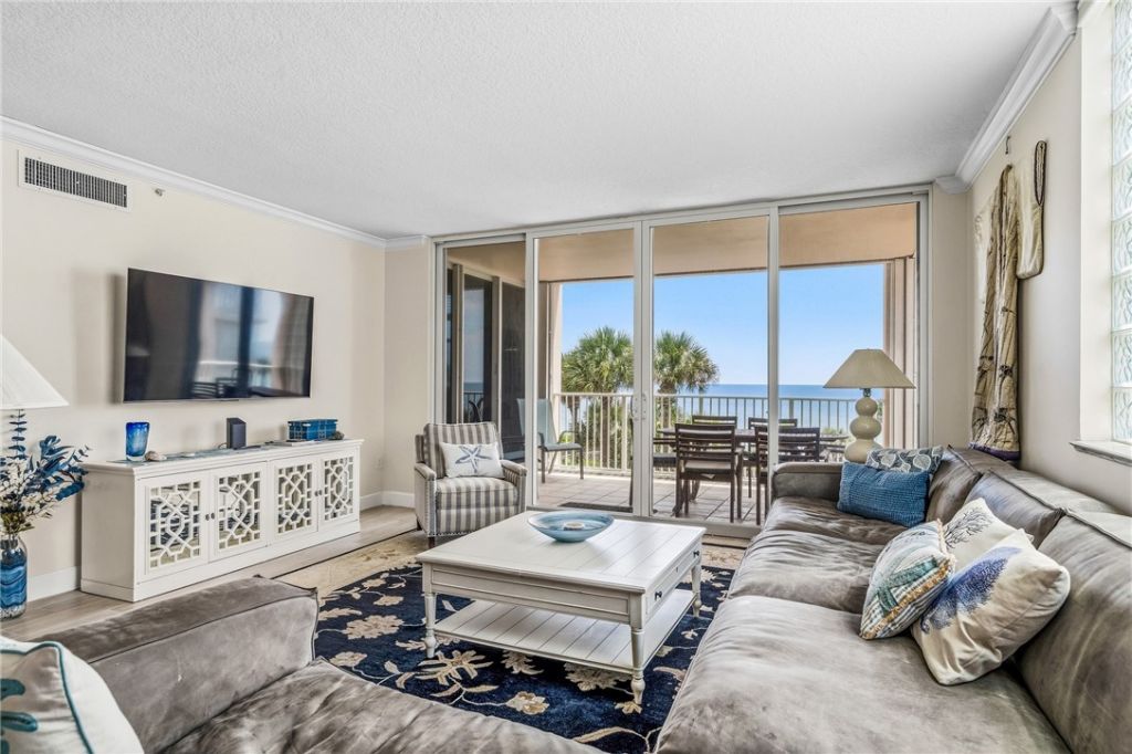 8866 N Sea Oaks Way, Unit 208, Vero Beach, FL 32963 Photo